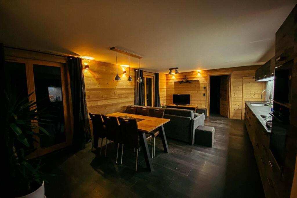 La Pepite Des Aiguilles Apartment เลอุชส์ ภายนอก รูปภาพ