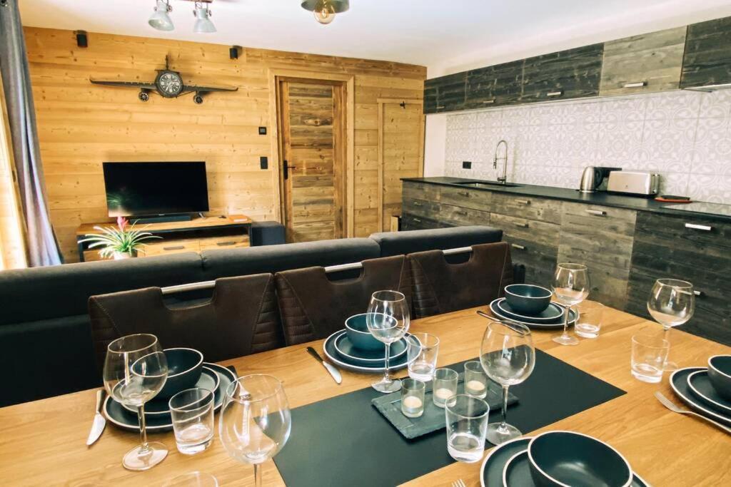 La Pepite Des Aiguilles Apartment เลอุชส์ ภายนอก รูปภาพ