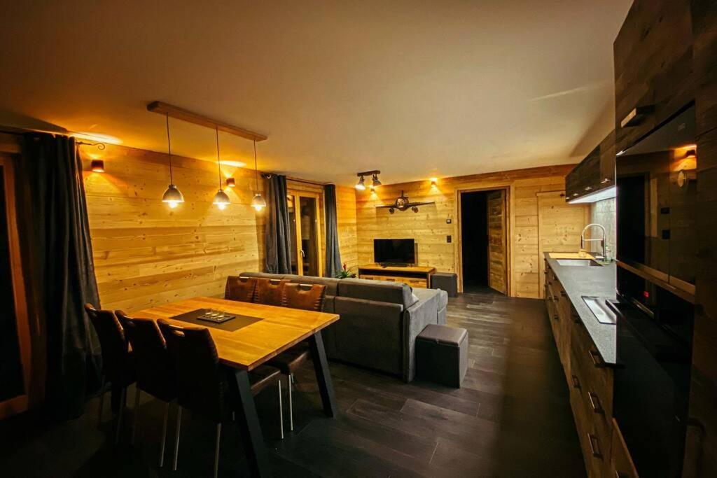 La Pepite Des Aiguilles Apartment เลอุชส์ ภายนอก รูปภาพ